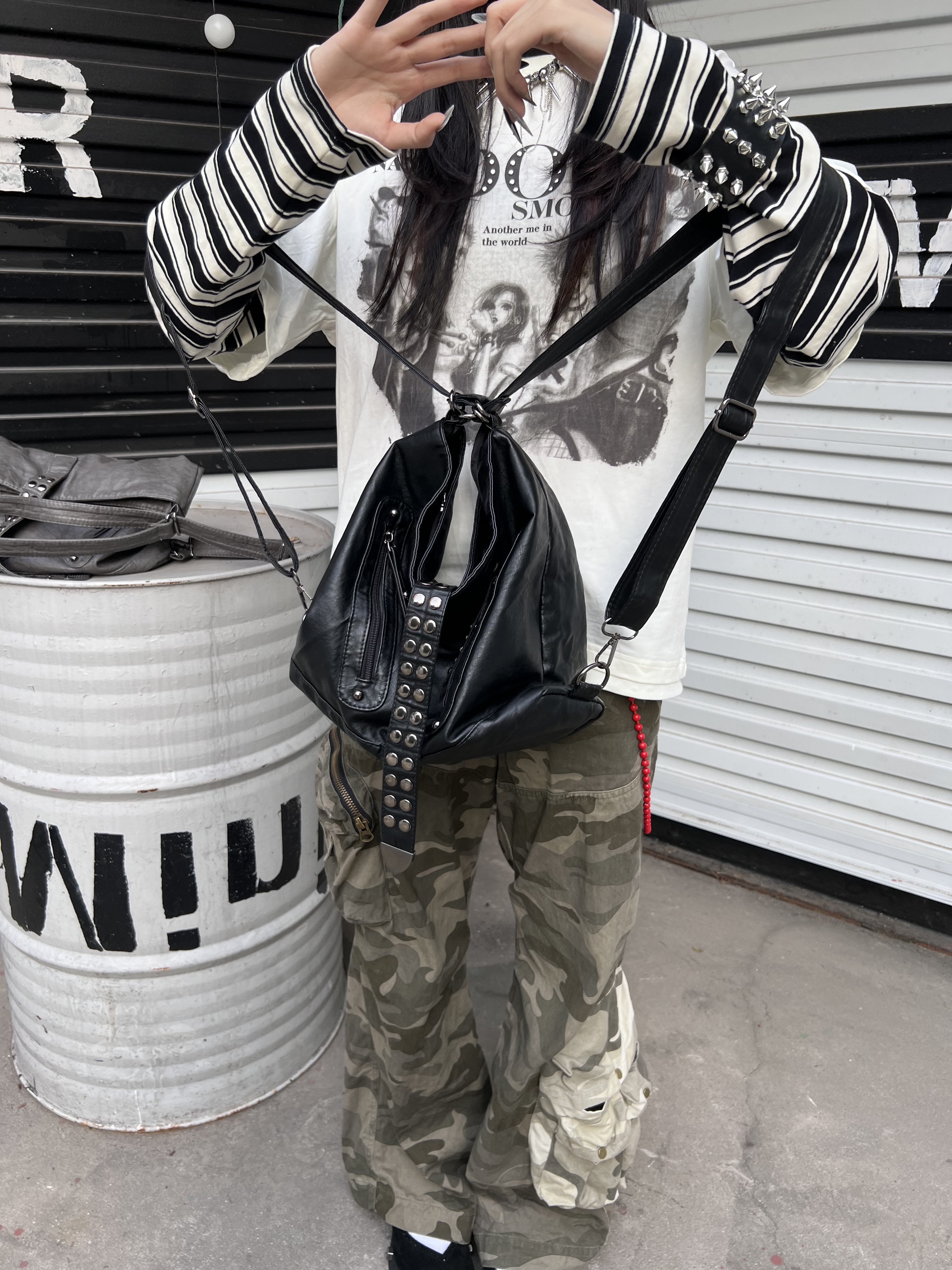 Retro Rivet Spice Girl Handbag - đánh giá và giá Leatherwork Rivets